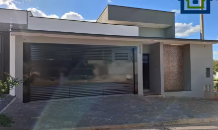 Linda Casa Térrea de 167m² de Área Construída, e Terreno de 250m², no Bairro Portal Ville Jardins em Boituva- SP.