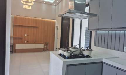 Linda Casa Térrea de 120m²  e Terreno de 200m2, à venda no excelente Condomínio Fechado Gran Reserve em Indaiatuba- SP.