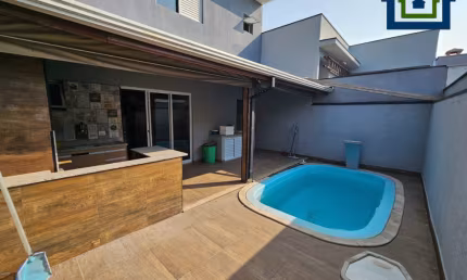 Linda Casa Térrea de 100m² de Área Construída, à venda no excelente Condomínio Fechado  Horto Florestal II- Sorocaba - SP.