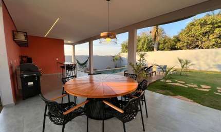Linda Casa Térrea de 415m2, e Terreno 800m2, em Condomínio Fechado Reserva Campos de Boituva em Boituva- SP.