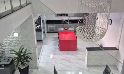 Lindo Sobrado com 04 Dormitórios Sendo 03Suítes, à Venda com 316m² de Área Construída, e  Terreno de 279m2 de  no Bairro Parque dos Pássaros- SP