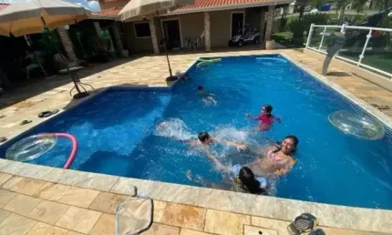 Linda Casa Térrea de 250m2, e Terreno 900m2, Com Piscina e Área Gourmet em Condomínio Fechado Ninho  Verde em  Porangaba - SP.