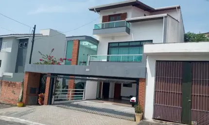 Lindo Sobrado com 04 Suítes, à Venda com 332,84m² de Área Construída, e  Terreno de 268,50m2 de  no Bairro Parque Espacial - SP
