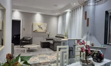 Linda Casa Térrea à Venda com Terreno 12x25 = 300m² sendo 264m² de Área Construída, no Parque dos Pássaros, em São Bernardo do Campo - SP.
