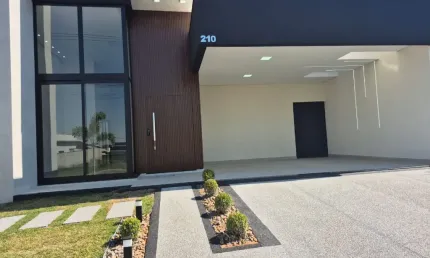 Linda Casa Térrea de  204m2, e Terreno 420m2, em Condomínio Fechado Solares Resort em Boituva- SP.