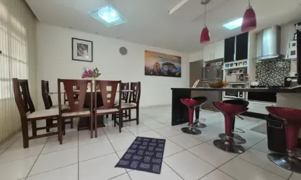 Lindo sobrado à venda com 160m² de área construída e terreno de 100m2, no bairro nova petrópolis em são bernardo do campo - sp.