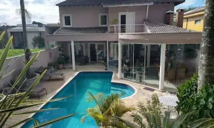 Casa de condomínio sobrado para venda tem 390 metros quadrados com 4 quartos