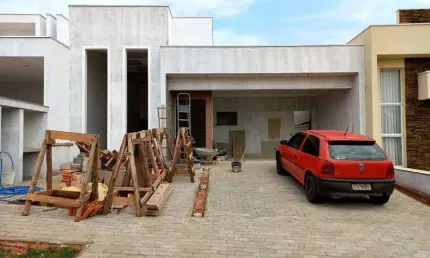 Casa térrea de Condomínio com 182m²,03 Dormitórios, No Excelente Condomínio Flamboyant - Porto Feliz