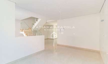 Sobrado Triplex à venda por R$ 1.150.000 no Bom Jesus - São José dos Pinhais - PR