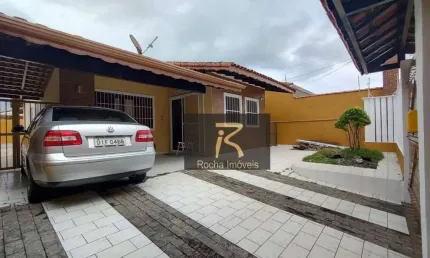 Excelente casa 3 dormitórios sendo 1 suíte ótima localização com espaço grande para fazer uma área gourmet  com piscina . R$ 500.000.00