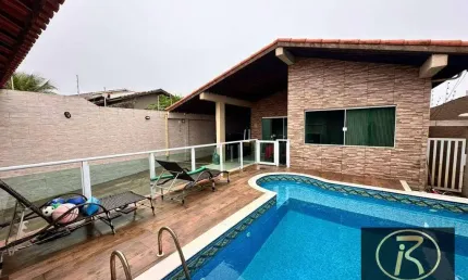 Casa com 3 dormitórios sendo 2 suítes   por R$ 500.000 - Estância Balneária Maria Helena Novaes - Peruíbe/SP