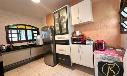 casa com 03 dormitórios, sala 3 ambientes, lavanderia, cozinha garagem para 4 carros, espaço para piscina. casa maravilhosa, perfeita!! (3,1Km ate a P