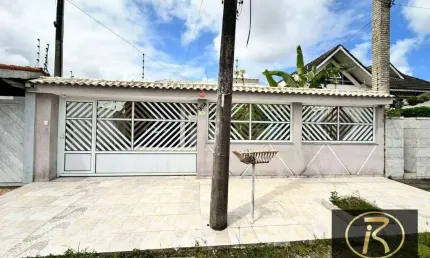 Casa maravilhosa!! casa com 03 dormitórios, sendo  uma suíte,  garagem, para 3 carros, cozinha estilo americana, churrasqueira no fundo, espaço para p