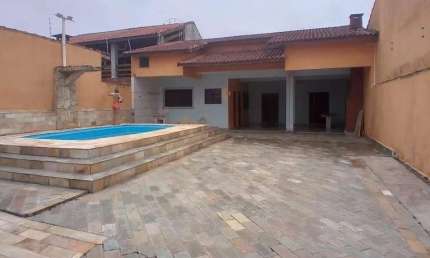Linda Casa Próxima à Praia 3 Dormitorios  sendo 1 suíte área gourmet  R$ 400.000.00