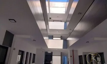 Apartamento confortável e muito bem localizado, ideal para quem deseja morar perto da praia com praticidade e comodidade. o imóvel conta com 2 dormitó