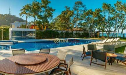 Casa de luxo em condomínio no bairro Tenorio, Ubatuba-SP: 7 quartos, 7 suítes, 3 salas, 8 banheiros, 980m² de área. Venha conferir!