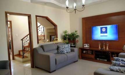 Sobrado com 3 dormitórios, 283 m² - venda por R$ 925.000,00 ou aluguel por R$ 4.691,67/mês - Jardim São José - Caçapava/SP