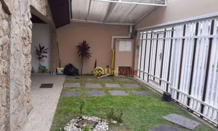 Casa com 3 dormitórios à venda, 170 m² por R$ 830.000 - Jardim Independência - Taubaté/SP