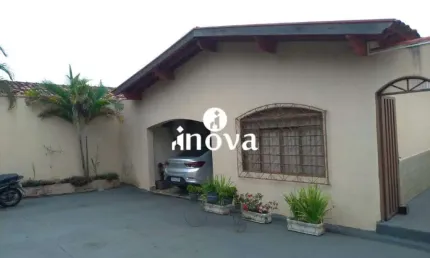 Casa à venda, 3 quartos, 1 suíte, 3 vagas, Amoroso Costa - Uberaba/MG