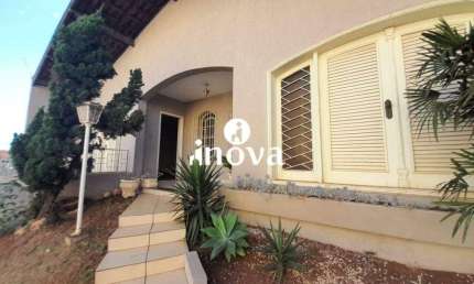 Casa à venda, 4 quartos, 1 suíte, 2 vagas, Vila Olímpica - Uberaba/MG
