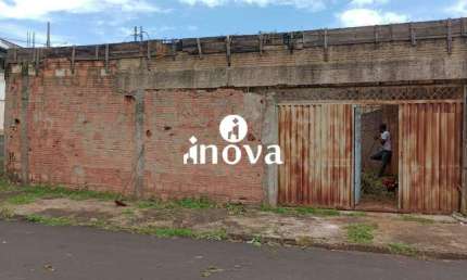 Terreno/Área à venda, 3 quartos, 1 suíte, 2 vagas, Boa Vista - Uberaba/MG