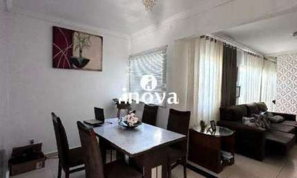 Casa à venda, 3 quartos, 1 suíte, 4 vagas, Manhathan - Jardim - Uberaba/MG