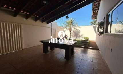 Casa à venda, 3 quartos, 3 vagas, Lourdes, Bairro de - Uberaba/MG