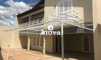 Casa à venda, 5 quartos, 1 suíte, 7 vagas, Mercês - Uberaba/MG