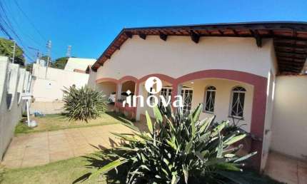 Casa à venda, 3 quartos, 1 suíte, 4 vagas, Mercês - Uberaba/MG