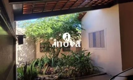 Casa à venda, 2 quartos, 2 vagas, Copacabana, Jardim - Uberaba/MG