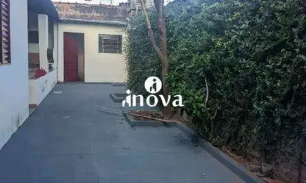 Casa à venda, 4 quartos, 1 suíte, 2 vagas, Abadia - Uberaba/MG