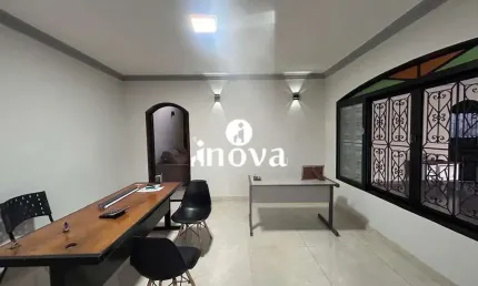 Casa com 3 quartos à venda no São Benedito, Uberaba 