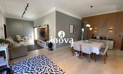 Casa com 3 quartos à venda no Jardim Nenê Gomes, Uberaba 