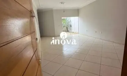 Casa com cômodo comercial a venda, bairro Jardim Maracanã.