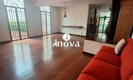 Casa com 3 quartos à venda no Jardim Alexandre Campos, Uberaba 