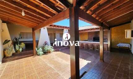 Casa com 6 quartos à venda no Fabrício, Uberaba 