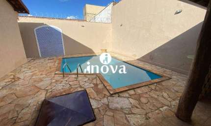 Casa com 3 quartos à venda no Olinda, Uberaba 