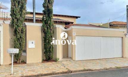 Casa com 3 quartos à venda na Cidade Jardim, Uberaba 