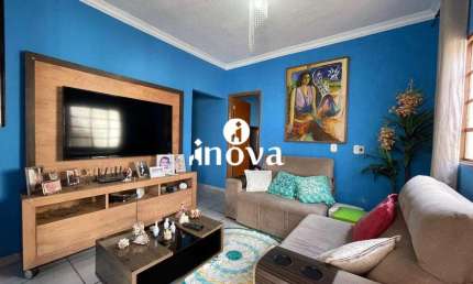 Casa com 3 quartos à venda na Cidade Nova, Uberaba 
