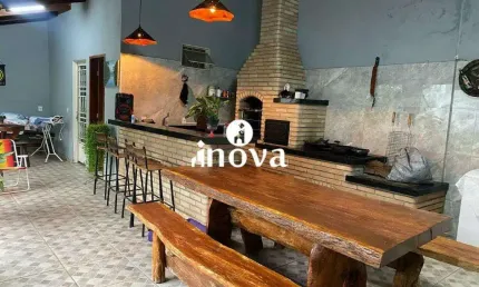 Casa com 4 quartos à venda no Jardim Elza Amuí I, Uberaba 