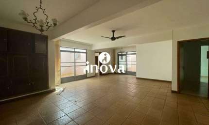 Apartamento com 4 quartos para alugar no Mercês, Uberaba 