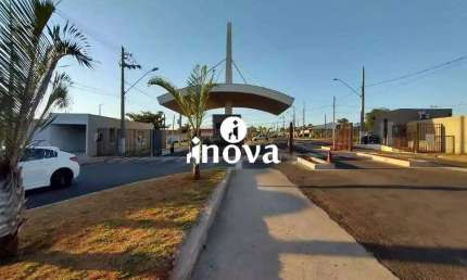 Casa em condomínio fechado com 3 quartos para alugar no Recreio dos Bandeirantes, Uberaba 