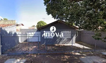 Casa com 4 quartos para alugar no Conjunto Cássio Rezende, Uberaba 