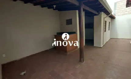 Casa com 4 quartos para alugar no Universitário, Uberaba 