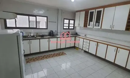Apartamento à Venda em Vila Guilhermina, Praia Grande - SP