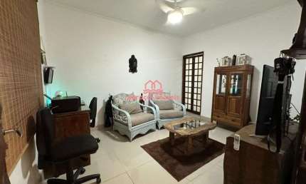 Casa à Venda em Vila Guilhermina, Praia Grande - SP