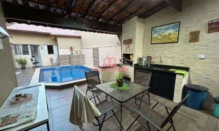 Linda casa na Guilhermina,  com piscina e churrasqueira , 3 dorm