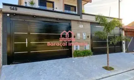Sobrado alto padrão somente a 50 metros do mar !! Possui piscina e churrasqueira