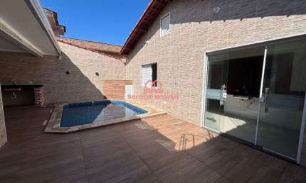 Maravilhosa casa com PISCINA no bairro Ocian em Praia Grande - SP