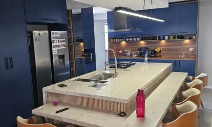 Vendo lindo apartamento com dependência de empregada, reformado, pronto para morar